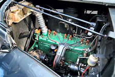 http://www.fib.is/myndir/Plymouth37-motor.jpg