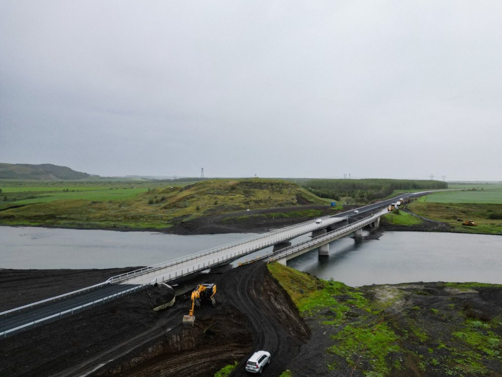 Tvíbreið brú yfir Stóru-Laxá í Hreppum eflir öryggi