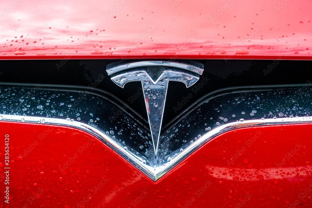 Tesla innkallar tvær milljónir bíla í Bandaríkjunum