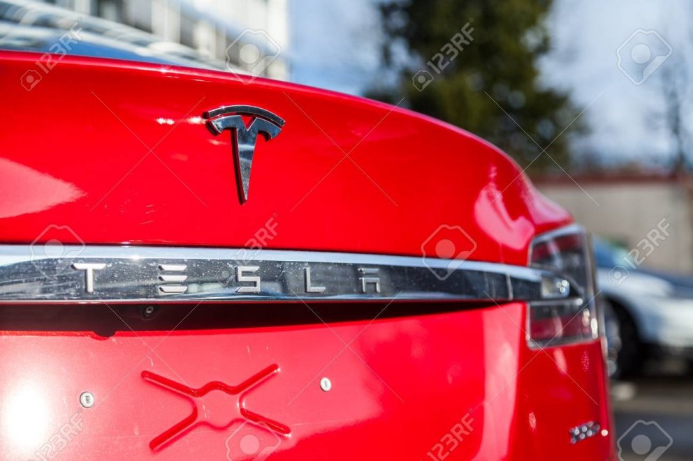 Tesla stefnir á framleiðslu á rafhlöðum með lengri líftíma og orkuþéttleika