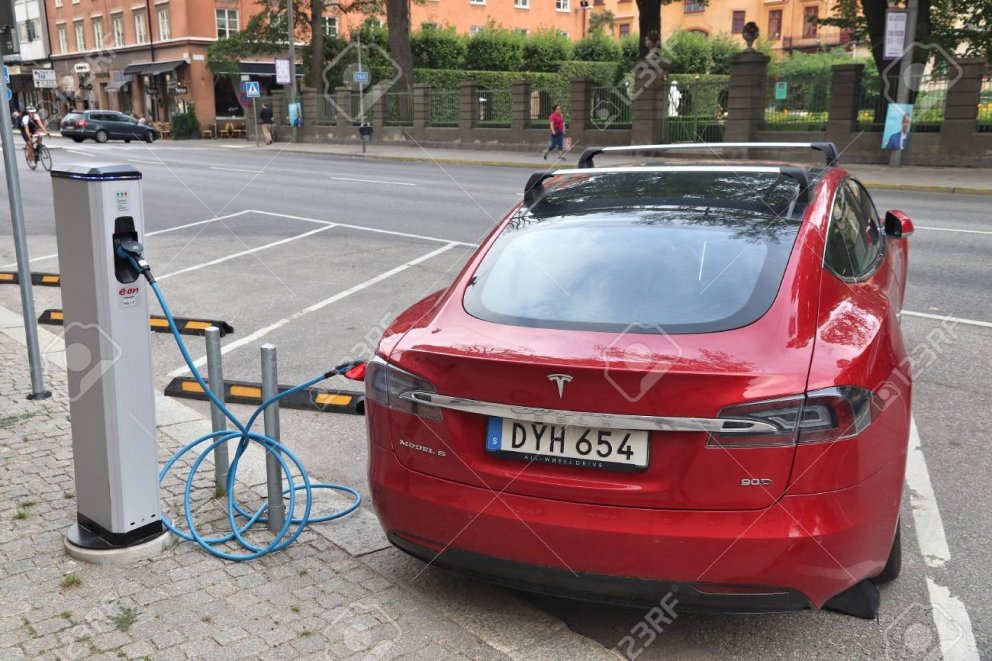 Tesla í Svíþjóð hækkar verðið á hraðhleðslu