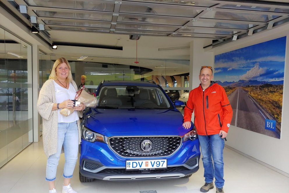 Tvö þúsundasti rafbíllinn afhentur hjá BL