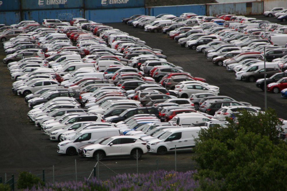 Samdráttur í sölu nýrra fólksbíla