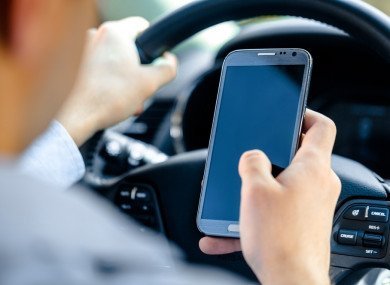 Færri nota símann undir stýri