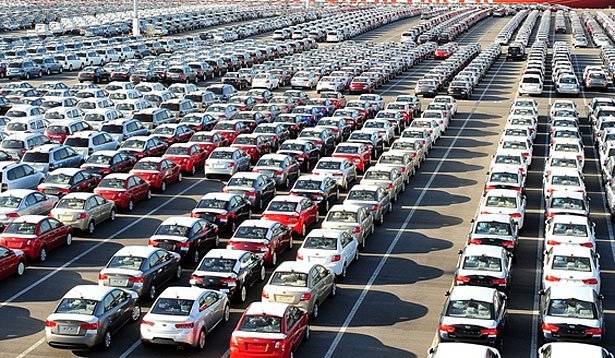 Bílasala dregst stórlega saman en hreinorkubílum fjölgar verulega