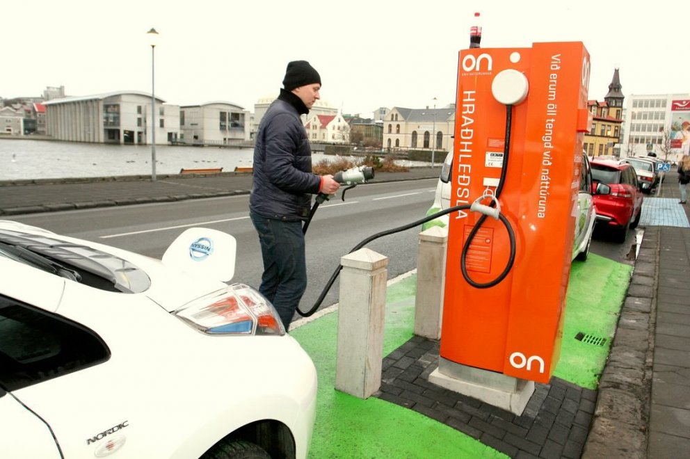 Hlutdeild rafmagns- og tengiltvinnbíla hnífjöfn