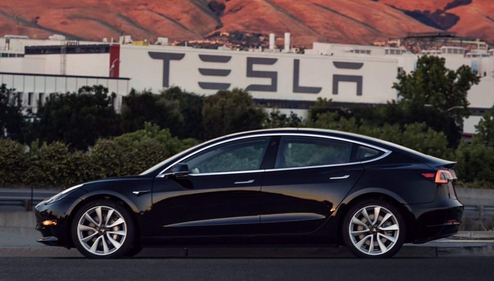 Framleiðsla hafin á Model 3 í Kína
