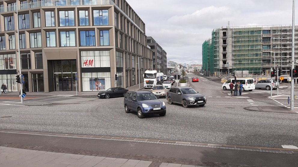 Beygjuljósin á gatnamótum Geirsgötu og Lækjargötu sæta gagngrýni