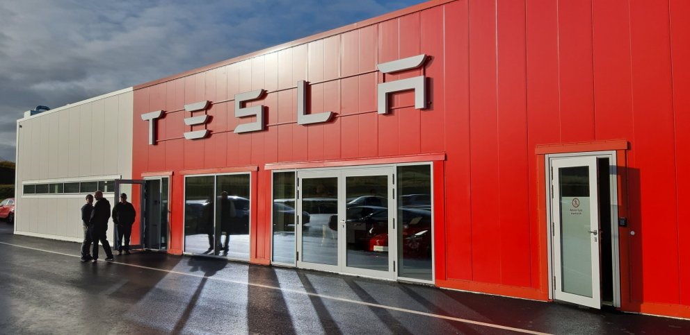 Tesla opnar á Íslandi