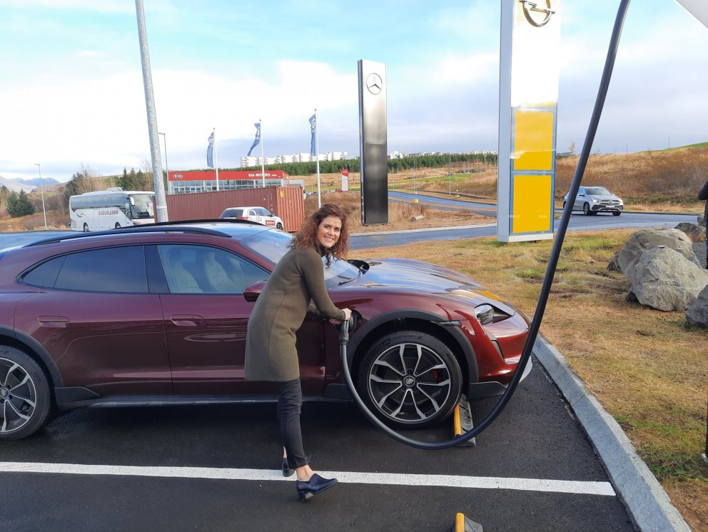 Bílabúð Benna setur upp öflugustu bílahleðslustöð landsins