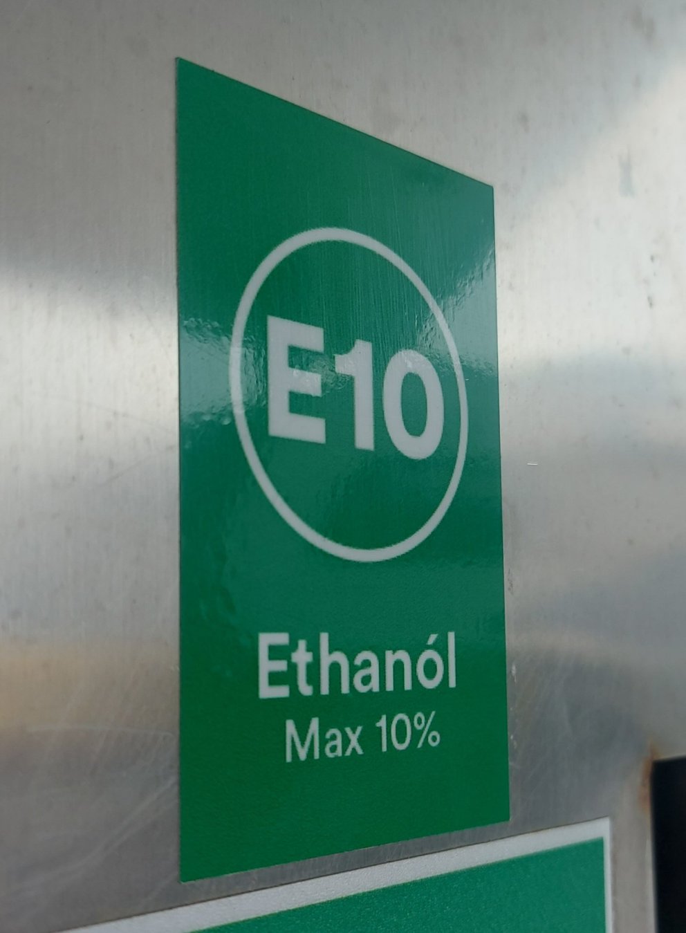 Hvað er E10 eldsneyti og hvaða áhrif mun það hafa á þig?