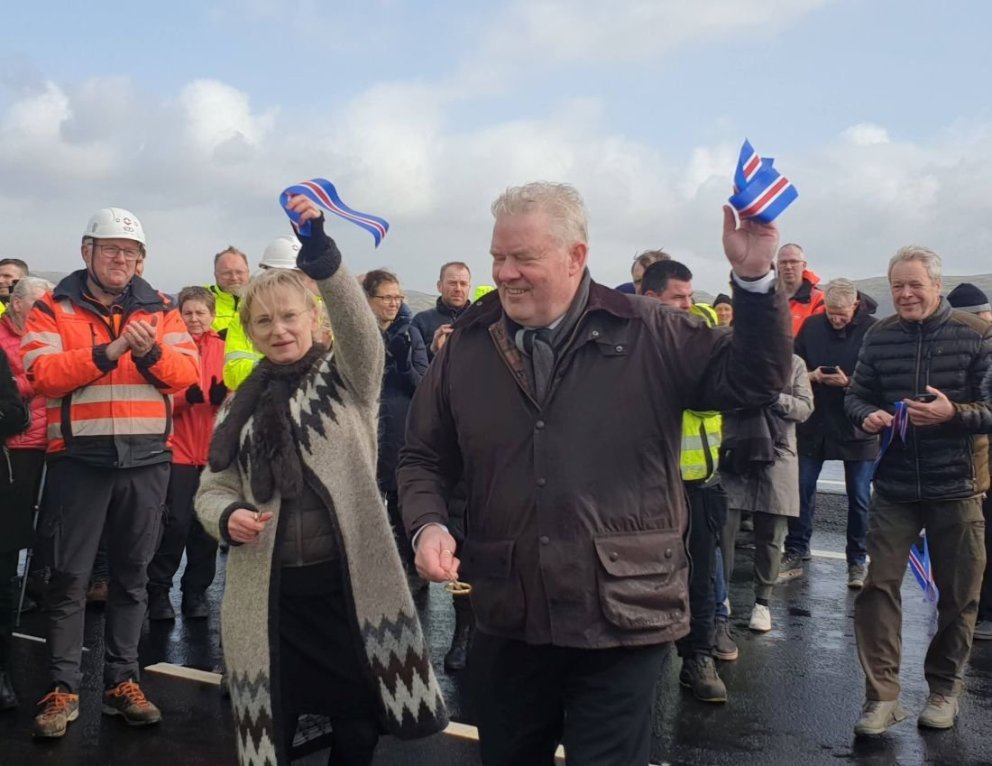 Nýr Suðurlandsvegur milli Hveragerðis og Selfoss opnaður formlega