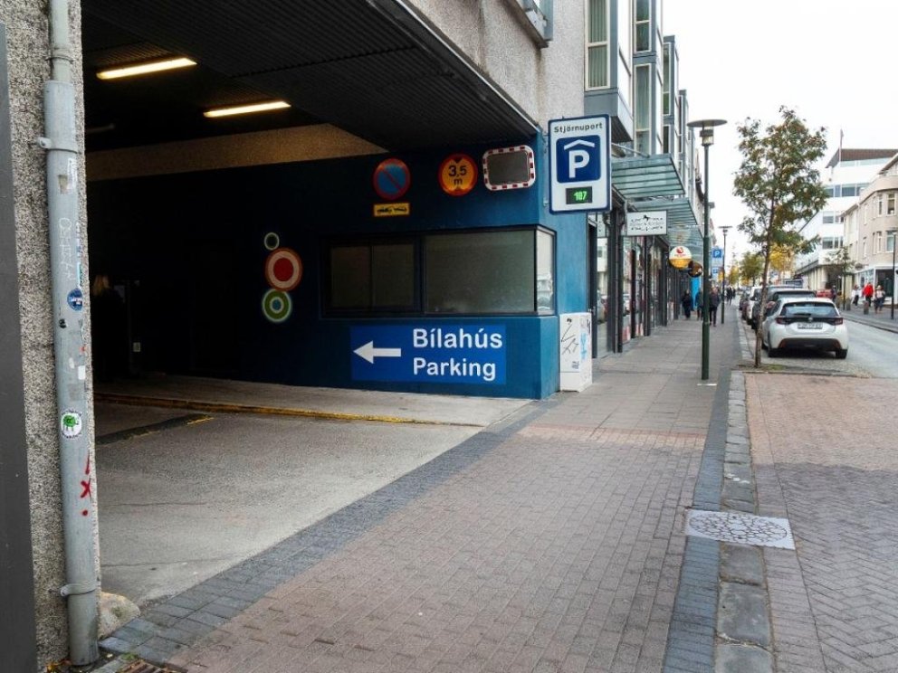 Hækkun bílastæðagjalda enn einn naglinn í kistu íslenskrar verlsunar