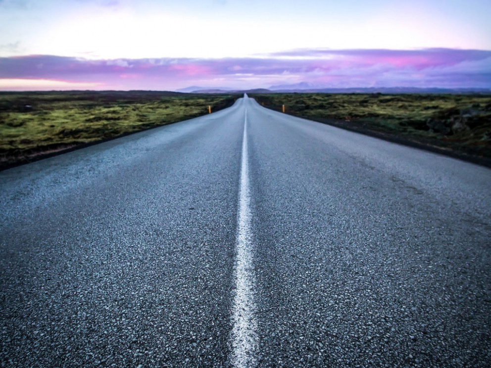 Krýsuvíkurvegi lokað tímabundið