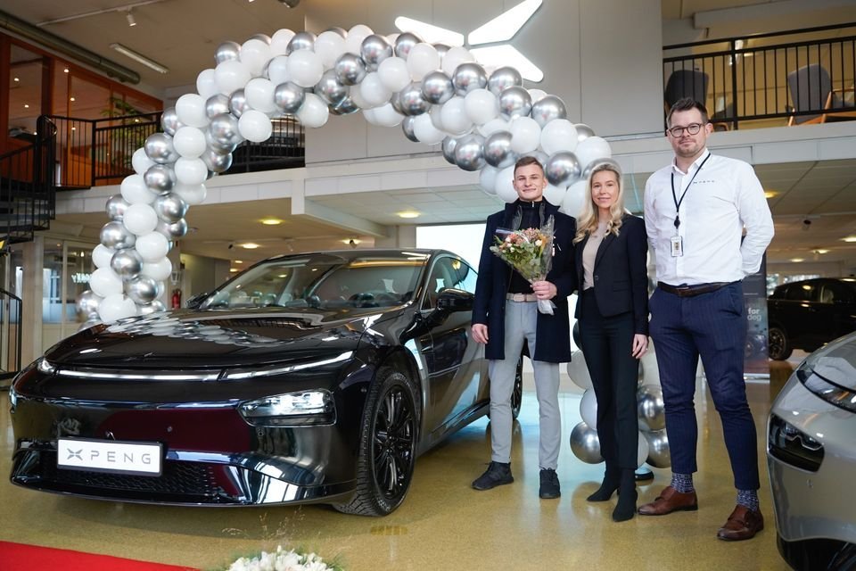 Fyrsti Xpeng P7 fólksbíllinn afhentur í Noregi