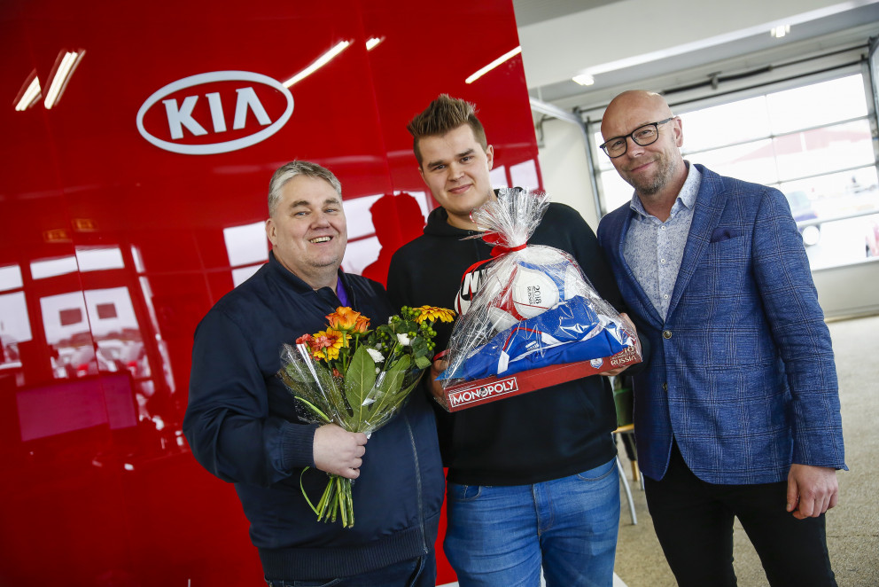 Tímamóta bíll frá Kia fyrir Evrópumarkað afhentur í Reykjanesbæ