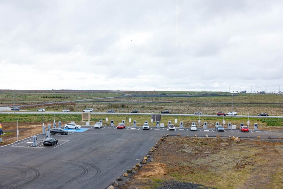 Stærsti hraðhleðslugarður landsins tekinn í notkun