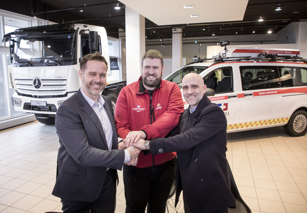 Björgunarsveitin Ársæll fær Mercedes-Benz bíla