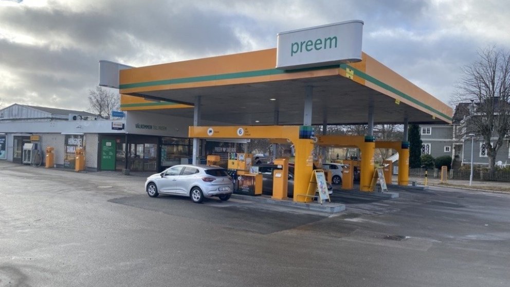 Svíar lækka skatta á eldsneyti og bíleigendur fá endurgreiðslu úr ríkissjóði