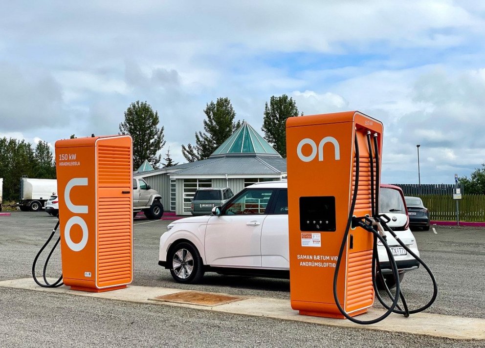 Raf- og tengiltvinnbílum fjölgaði um fimm þúsund á einu ári