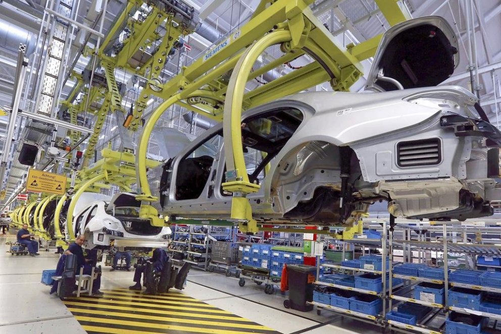 Mercedes-Benz fjárfestir í framleiðslu á rafbílum