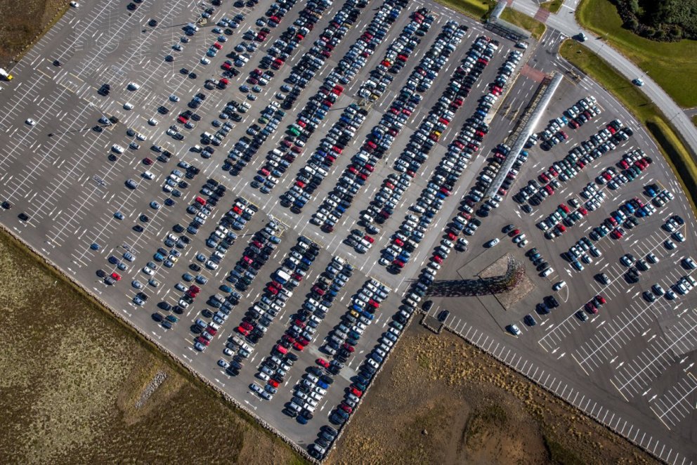 Bílastæði fyllast hratt yfir sumartímann á Keflavíkurflugvelli