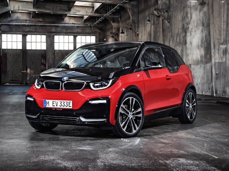 BMW afhenti yfir 140 þúsund bíla með rafmótor á síðasta ári