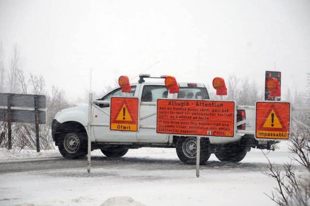 Ekkert ferðaveður og lokanir á vegum
