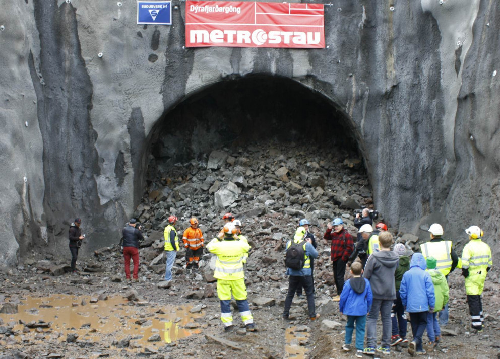 Framkvæmdum við Dýrafjarðargöng miðar vel áfram