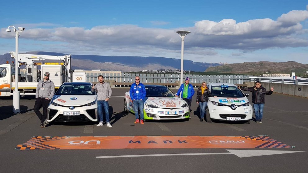 Upphitun fyrir heimsmeistarakeppni rafbíla í nákvæmnisakstri.