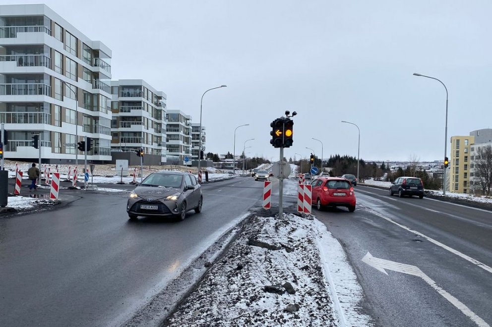 Ný umferðarljós á gatnamótum Bústaðavegar og Efstaleiti