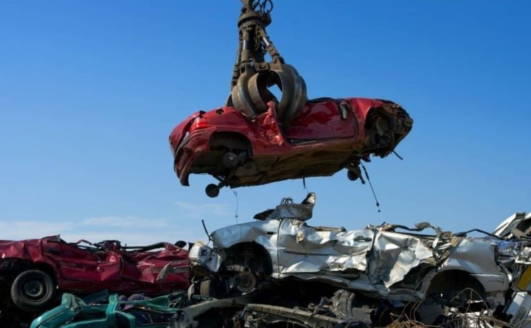 Bílaframleiðendur sektaðir fyrir samráð um endurvinnslu úreldra ökutækja