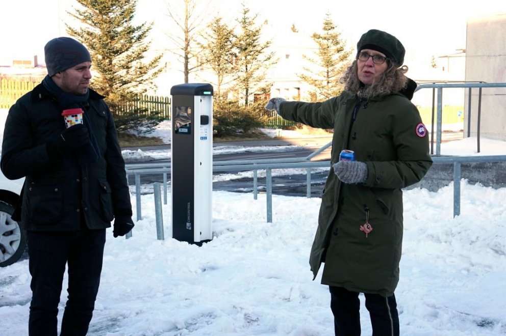 Íbúar við Fornhaga fagna nýrri hleðslustöð