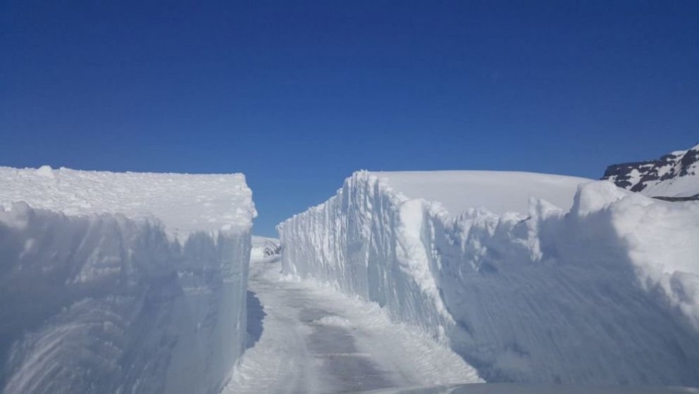 Fjóra daga tók að berjast í gegnum þykkt stálið