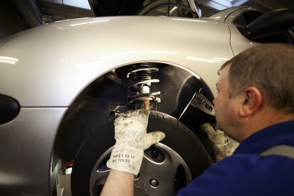 Reyna að þvinga réttingaverkstæðin