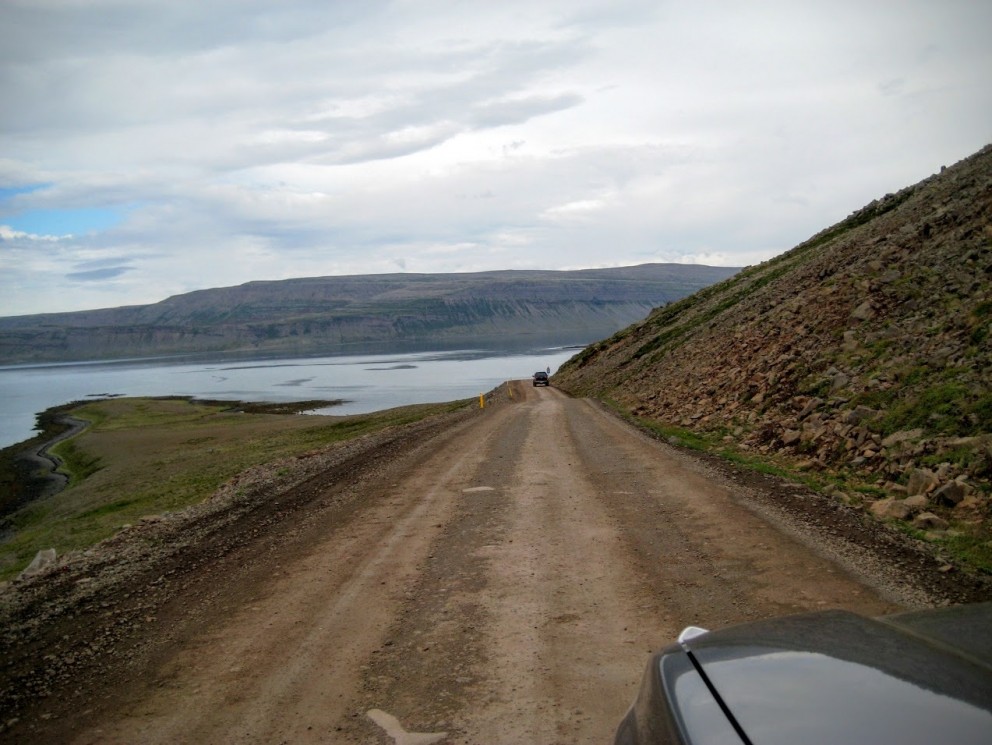 Yfirfarið ástand bílsins áður en lagt er af stað í ferðalag