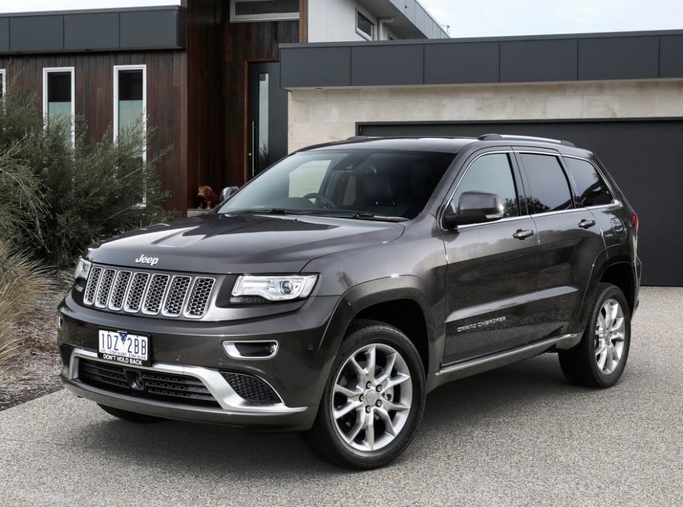 Jeep Grand Cherokee eins og sá sem rann inn í kirkjugarð og velti legsteinum.