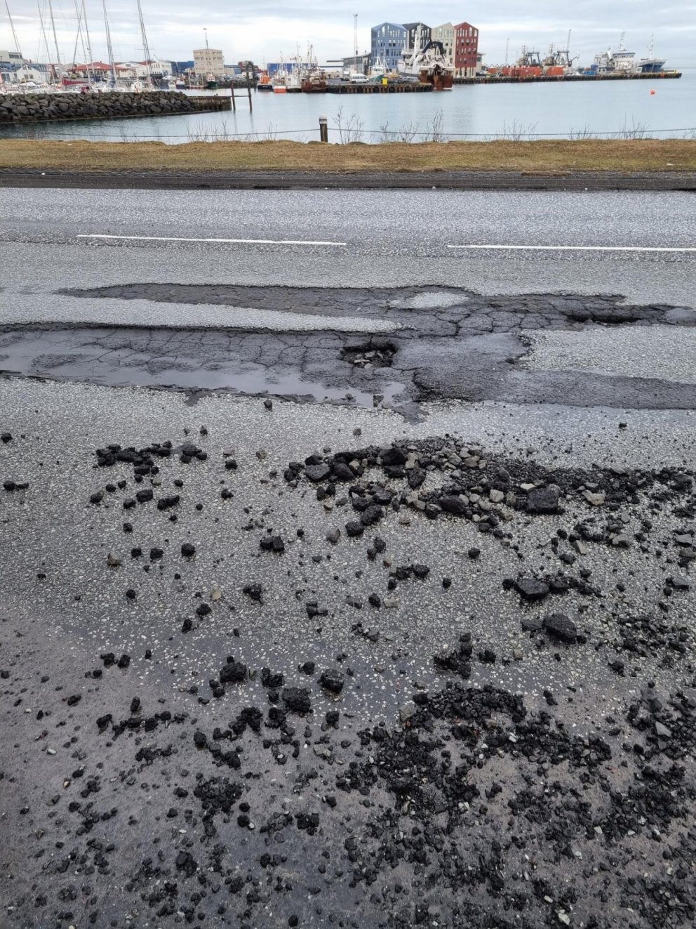 Sólgular vegbætur voru aprílgabb