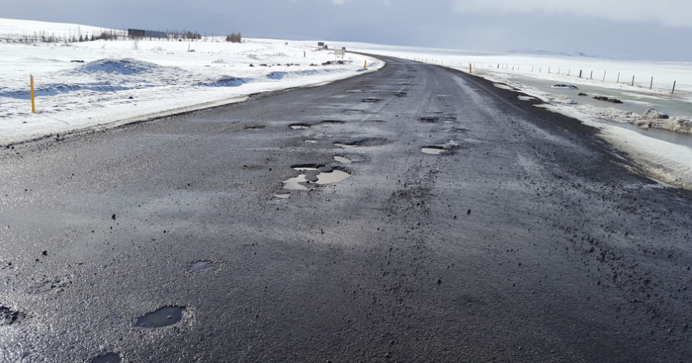 Holur hafa myndast víða á suður- og vesturlandi – ökumenn aki með gát