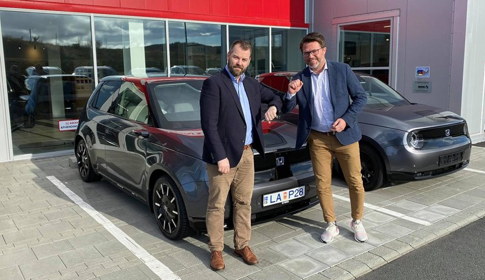 Afhentu fyrsta Honda e rafbílinn