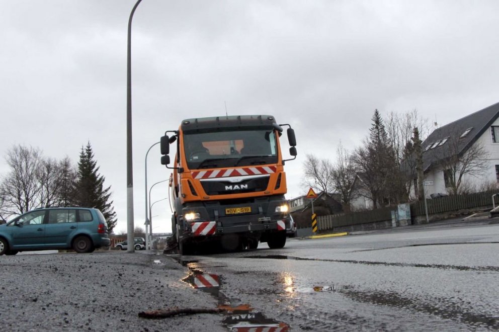 Hreinsun gatna og stíga