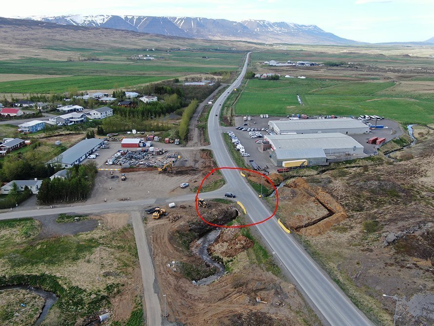 Byrjað á hringtorgi við bæjarmörkin á Akureyri