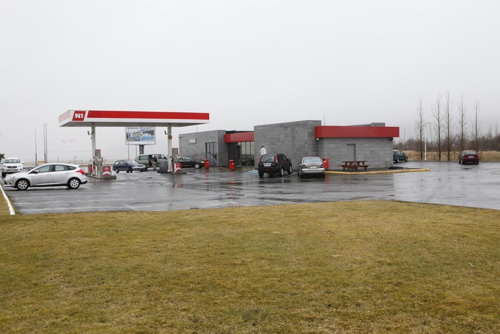 Vatn komst í birgðageymi bensíns hjá N1 í Hveragerði