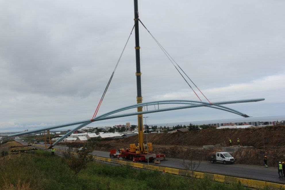 Ný göngubrú yfir Reykjanesbrautina