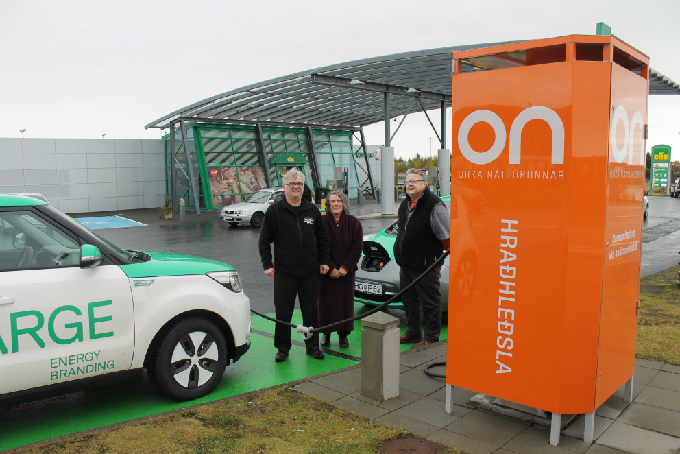 Fóru hringinn á rafbílum