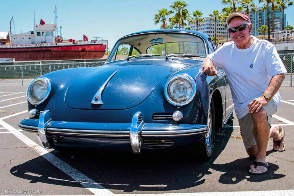 Guy Newmark við Porsche bílinn góða sem pabbi hans gaf honum í útskriftargjöf árið 1968.
