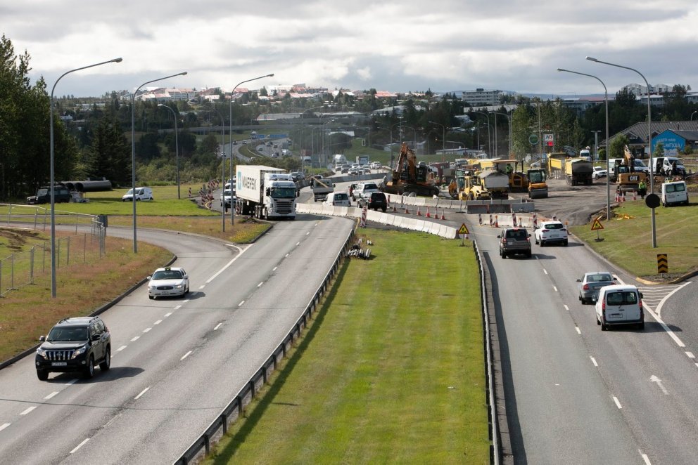 Umferð á Reykjanesbraut norðan Sprengisands færð yfir á bráðabirgðaveg