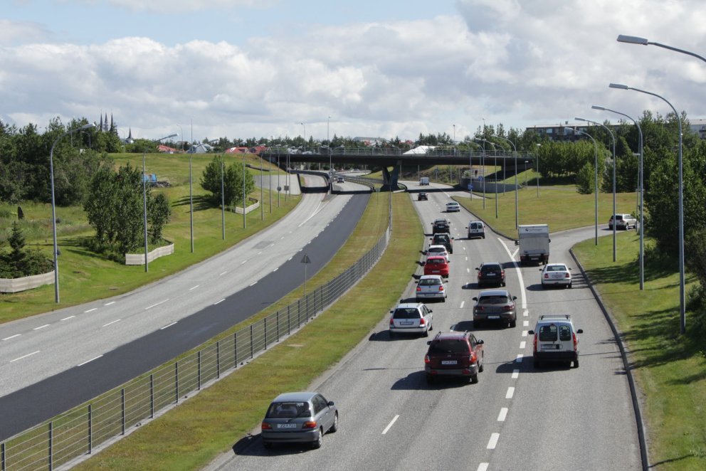 Bíða þurfi með framkvæmdir