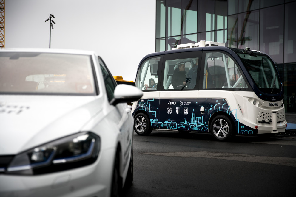 Fyrstu sjálfstýrðu bifreiðinni reynsluekið