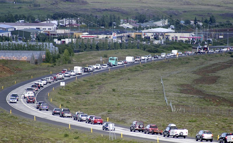 Umferð eykst á Hringvegi á milli mánaða